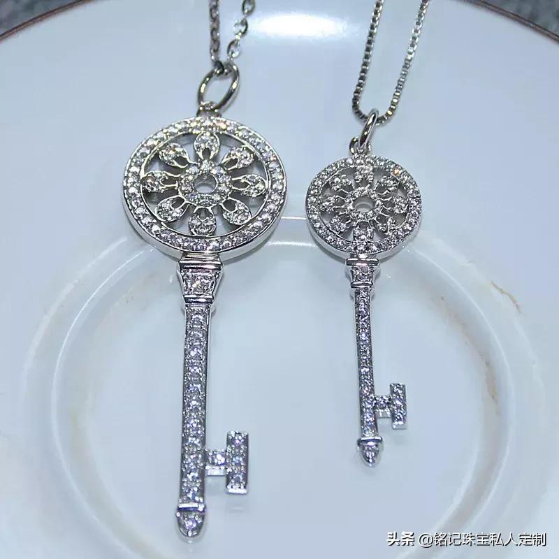 莫桑石吊坠视频,莫桑石吊坠香槟色