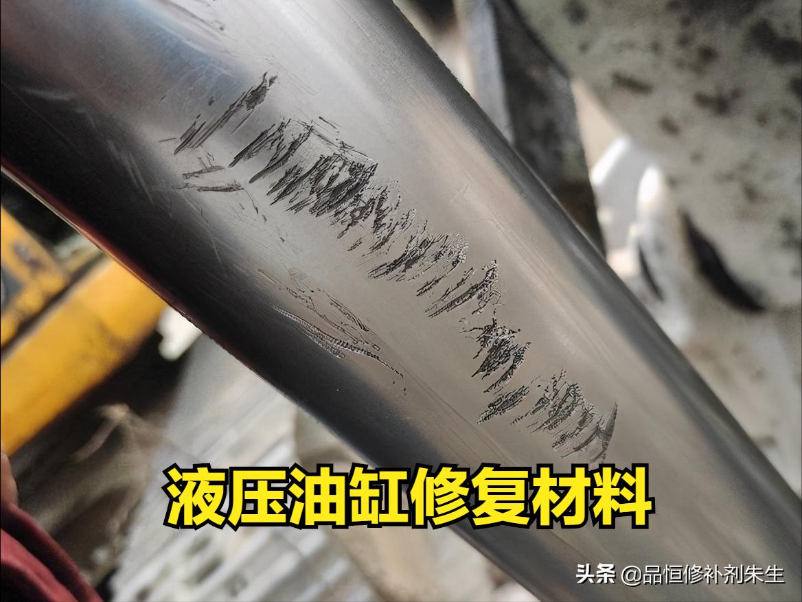 小型挖掘机液压油缸维修视频,挖掘机油缸修复的最好方法