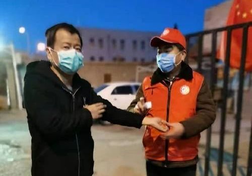 学雷锋致敬战疫先锋,在战疫中续写雷锋精神新篇章