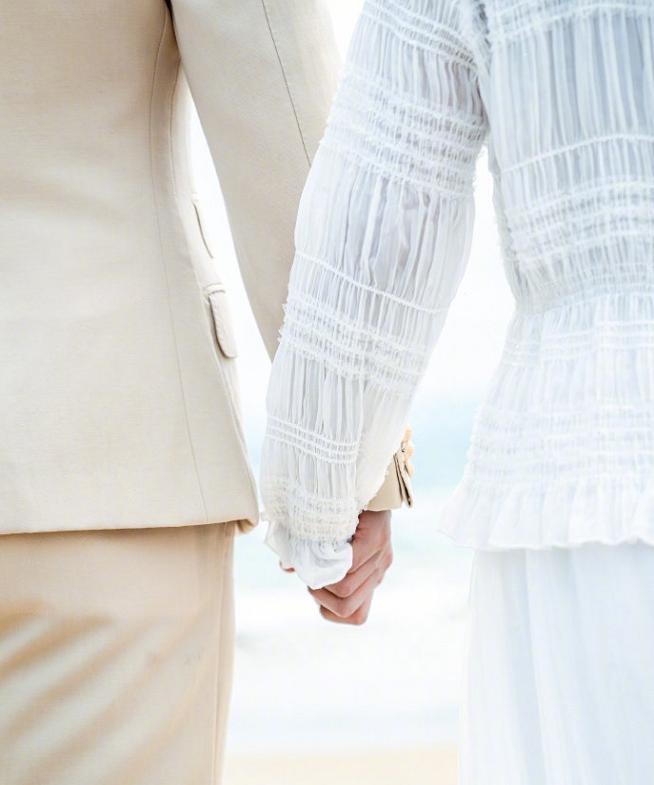 谢娜连续三年晒合照为何炅庆生,谢娜张杰快乐家族彩排