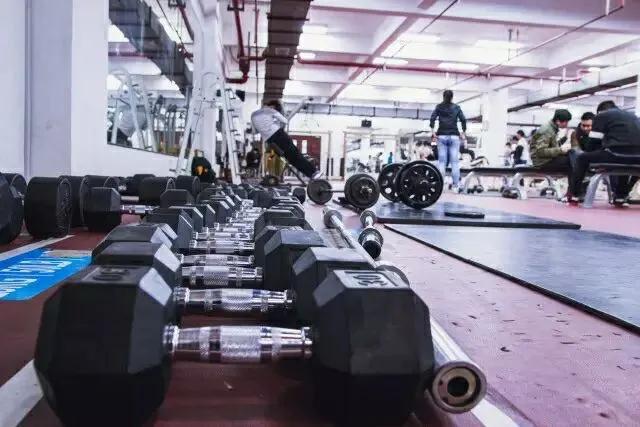 南京“超豪华”大学：别墅宿舍，配备电梯、空调、独卫，坐拥影院、游泳馆、健身房！