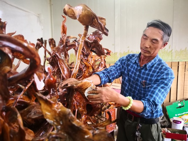 崇阳雕刻“达人”的匠心之作《华山一条路》：观者击掌叫绝