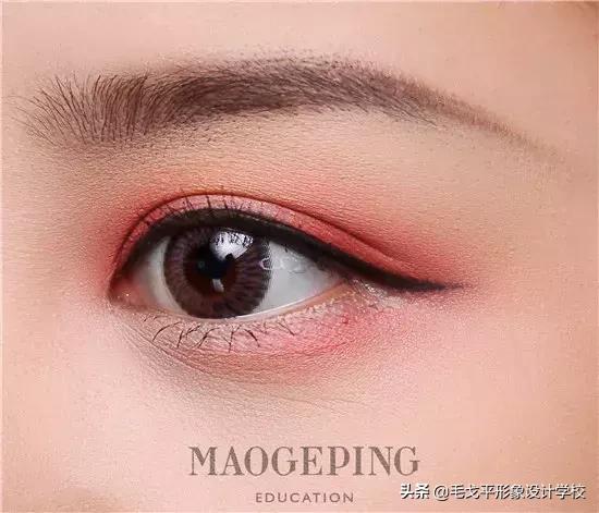 怎么画眼妆才不显脏,怎么防止眼妆花