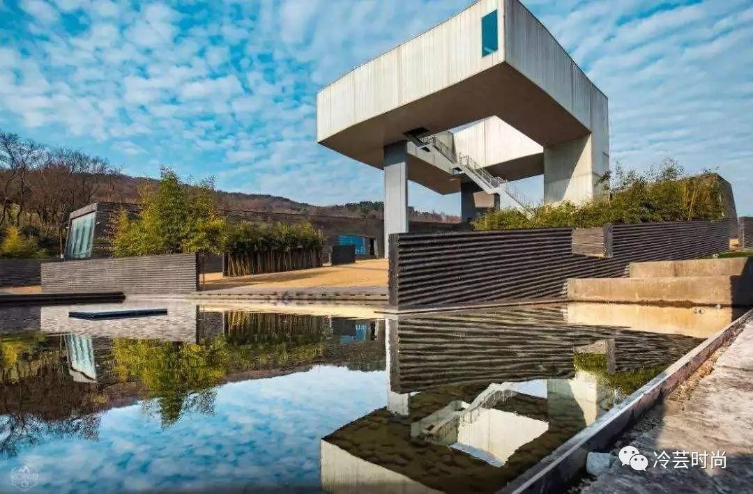 以建筑为主题的服装设计主题分析,服装设计建筑设计