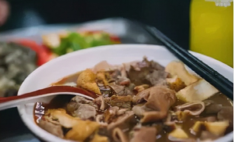 现在吃碗卤煮这么大罪过？竟和裹脚、黑奴挂钩了？北京人真难