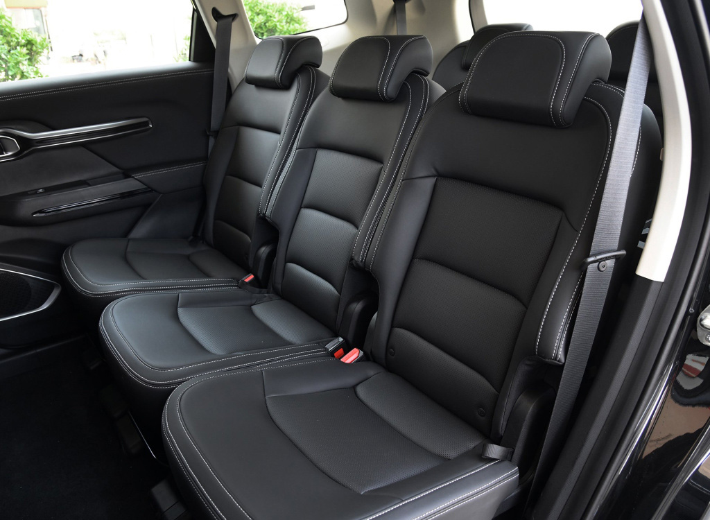 吉利豪越1.8t加92号油好还是95号,长安cs75plus和吉利豪越哪个好