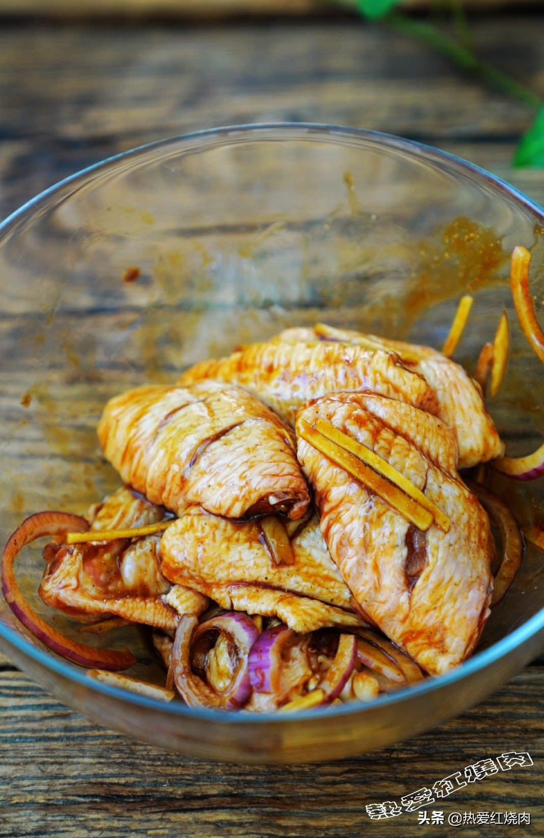 鸡翅最好吃的做法入口酥脆,鸡翅要怎么炸才好吃又有营养