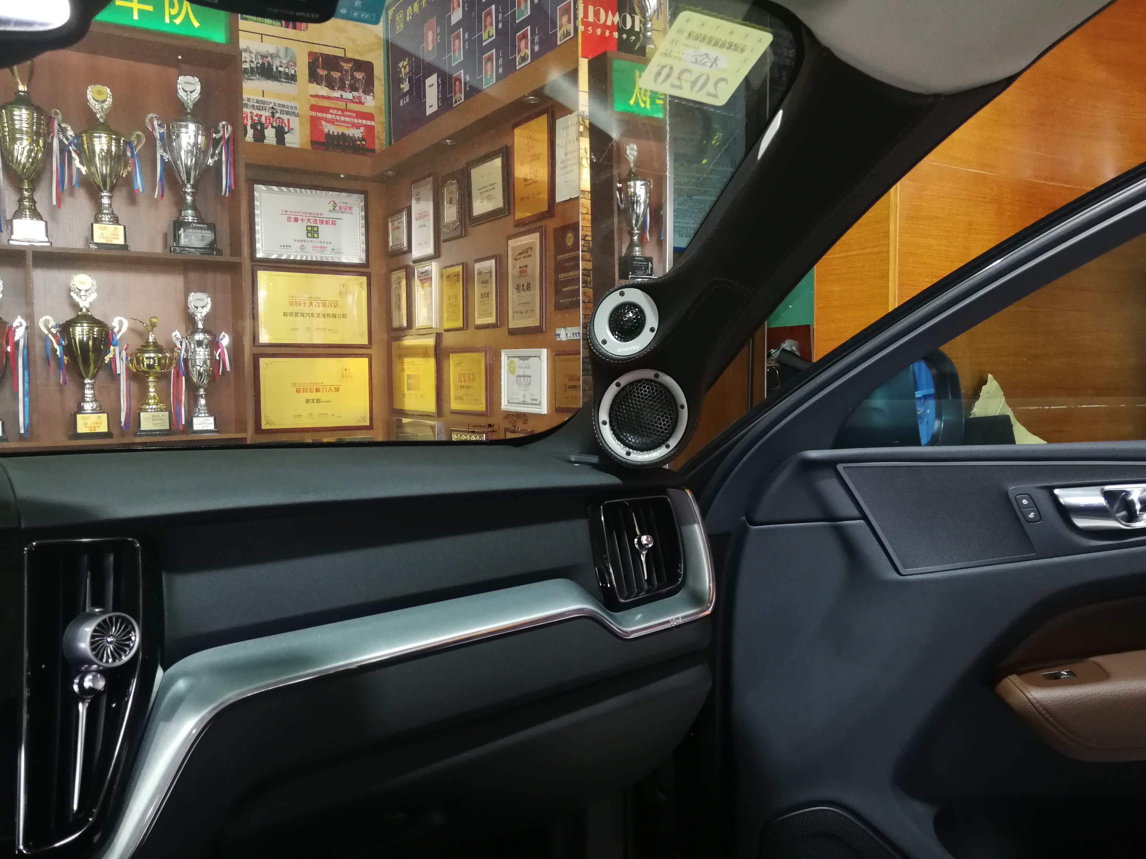 沃尔沃xc60汽车鸣笛喇叭改装,高品质车载音响改装