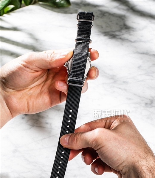 小米手环换表带教程,小米手表x5换表带图解