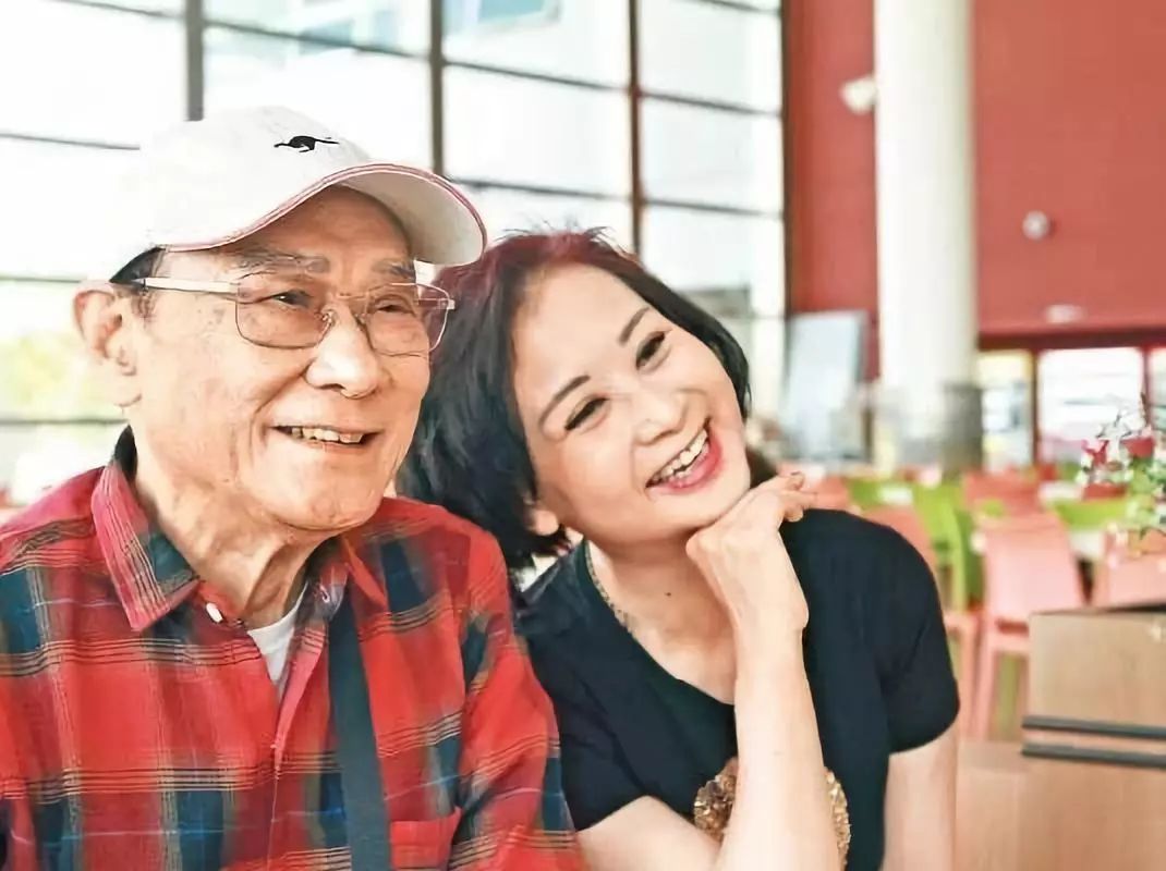 70岁老人椎间盘突出压迫神经脚痛,80多岁老人腰椎压迫腿疼不能走路