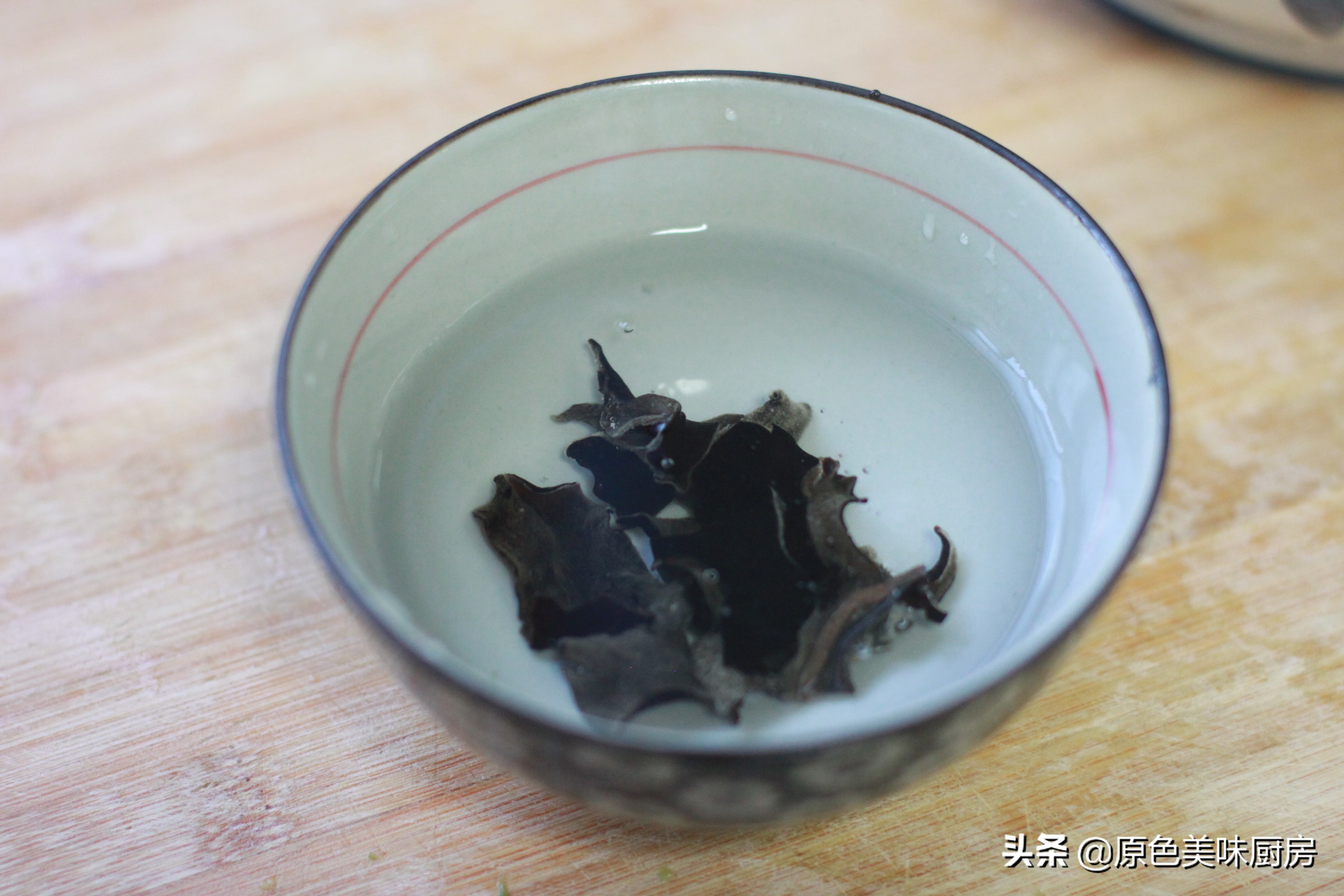 丝瓜可以不去皮吃吗,丝瓜要不要挖