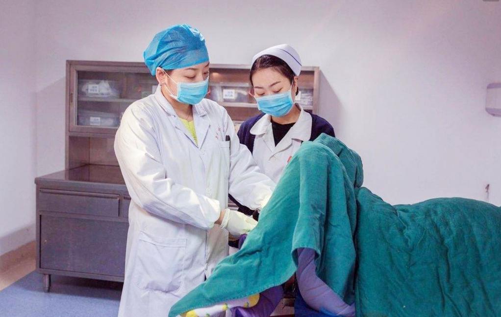 孕晚期什么症状是可能会提前生产,孕晚期怎么才能坚持到预产期生呢