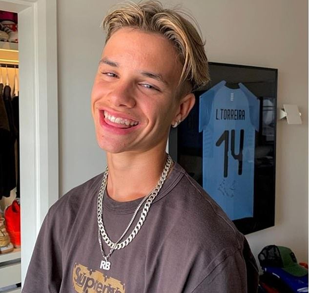 小贝17岁二儿子和女友撒狗粮!超模脸媲美贝嫂,小贝儿子都早恋?