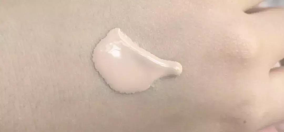 自带磨皮特效粉底液,自带磨皮效果的粉底液