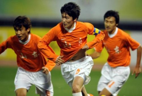 蒿俊闵十年,山东鲁能蒿俊闵退役