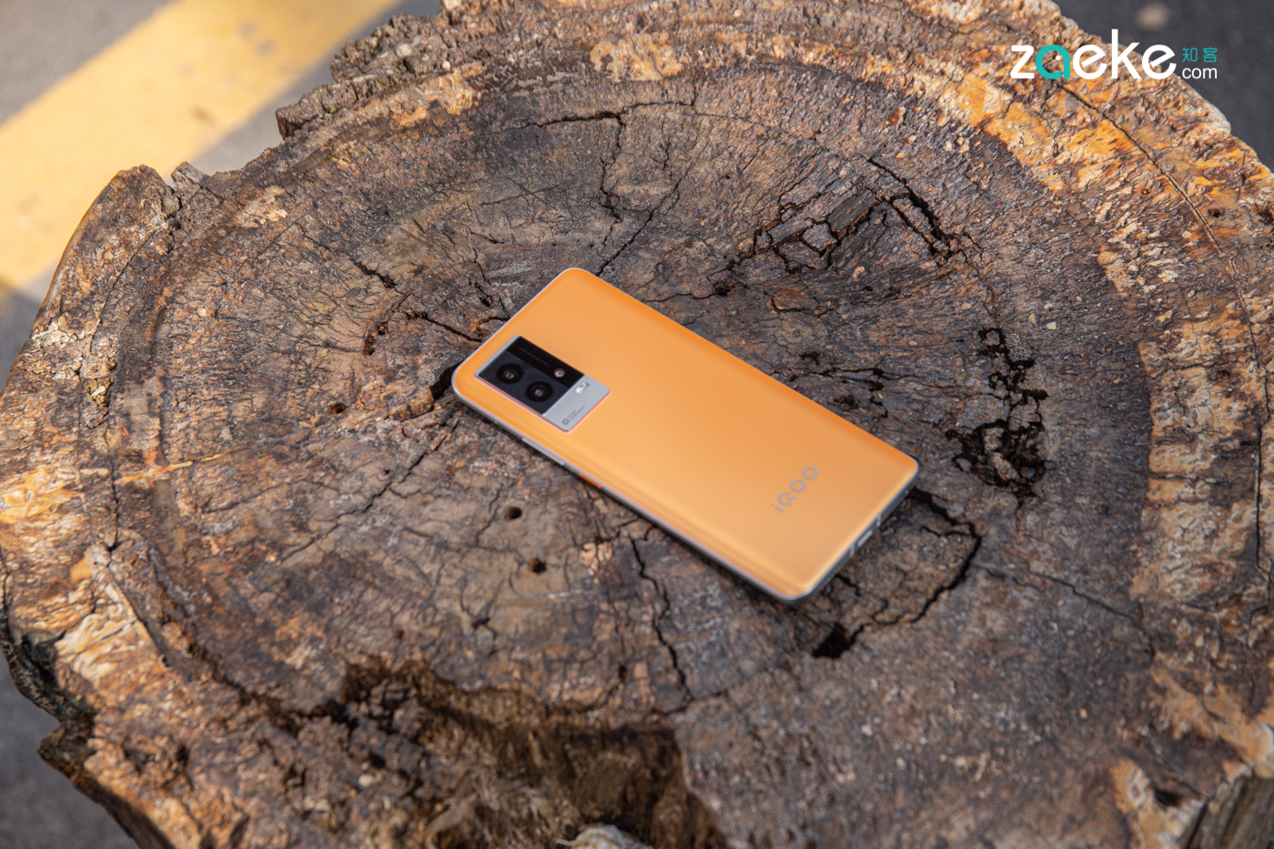 iqoo8燃色配色带壳,iqoo8燃变色