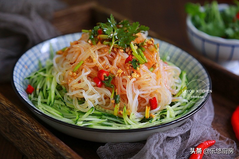 减脂凉拌酸辣大白菜,酸辣家常菜减脂