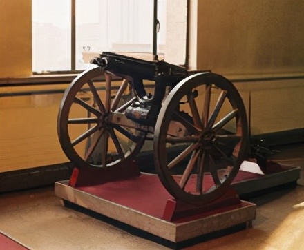 60毫米迫击炮炮弹运输车,一分钟发射一千发炮弹的装甲车