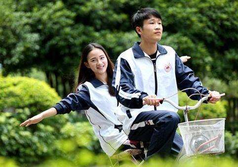 家长发现草莓印怎么办,女儿脖子上有红痕家长该怎么引导