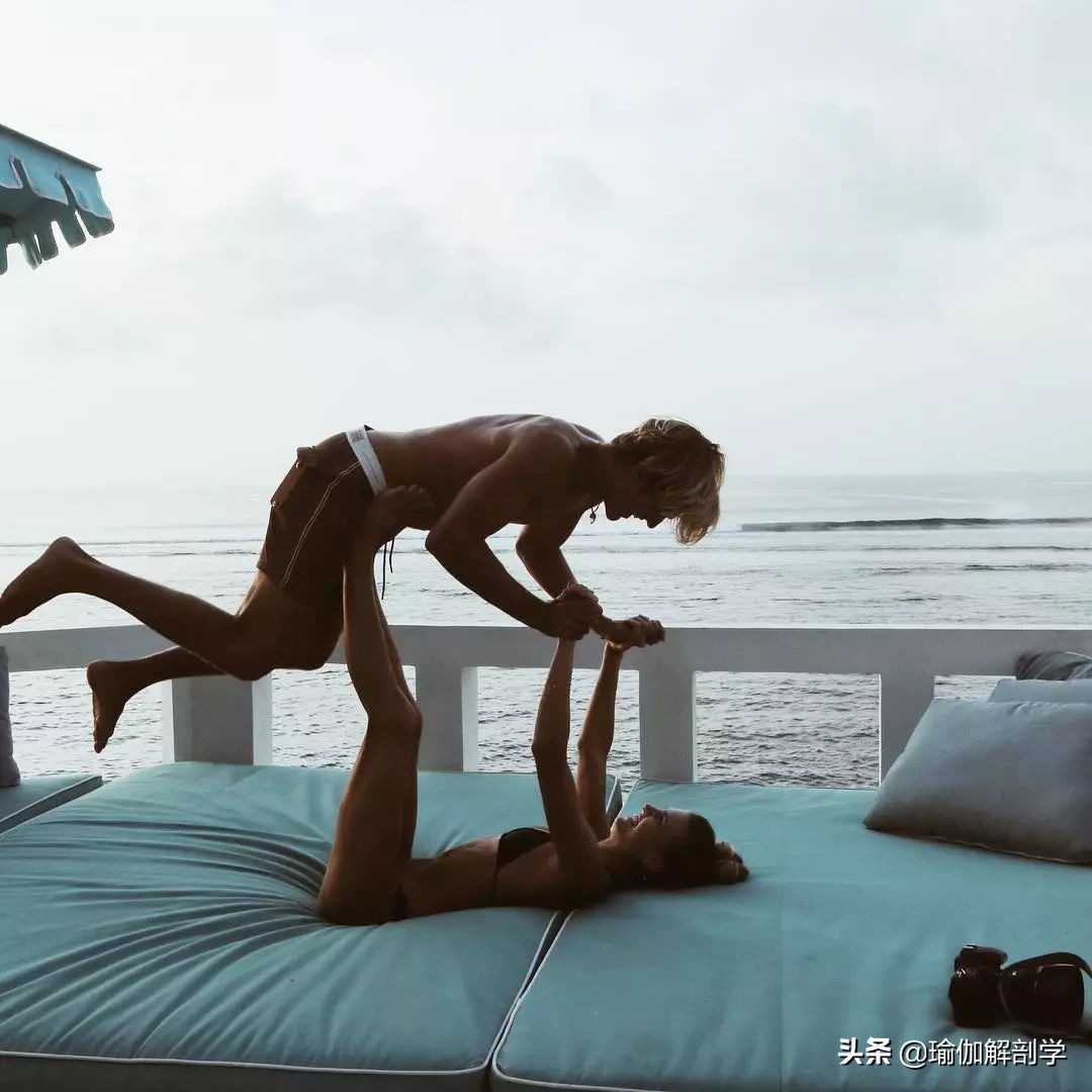 一个女孩几岁练瑜伽赚了十万 (瑜伽年入千万)