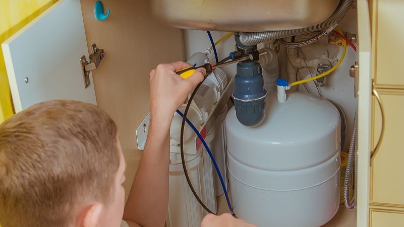 厨房用小厨宝还是电热水龙头好,厨房安装小厨宝还是即热式水龙头