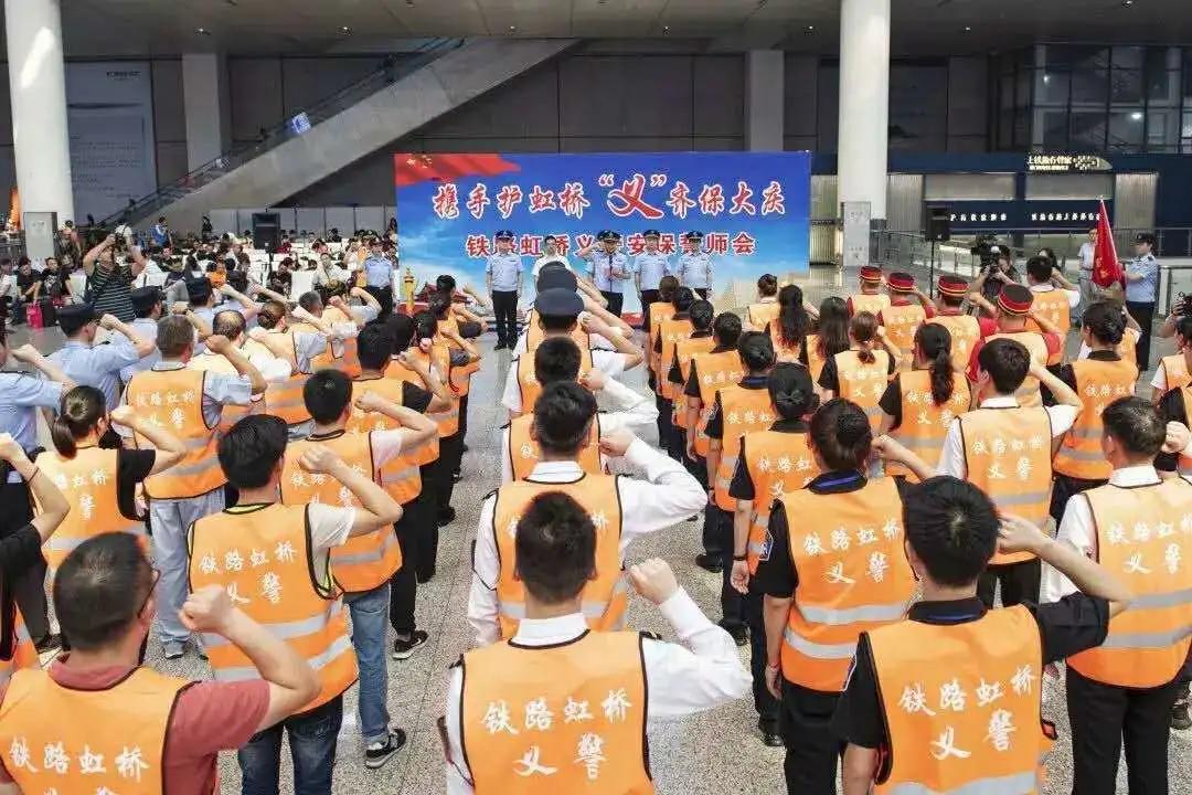 上海铁警全员待命,上海铁警坚守岗位图片