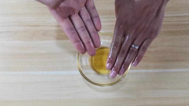 切了辣椒手上很辣怎么处理,切完辣椒手火辣火辣的怎么治疗