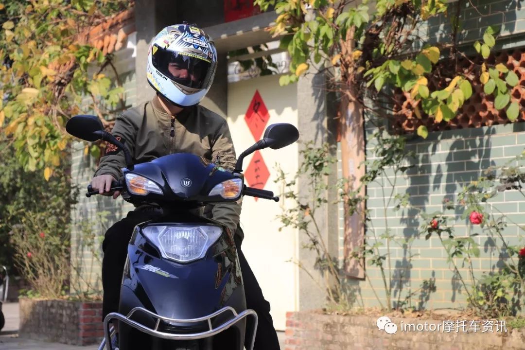 钱江宝悦110评测视频,没有自动感应大灯