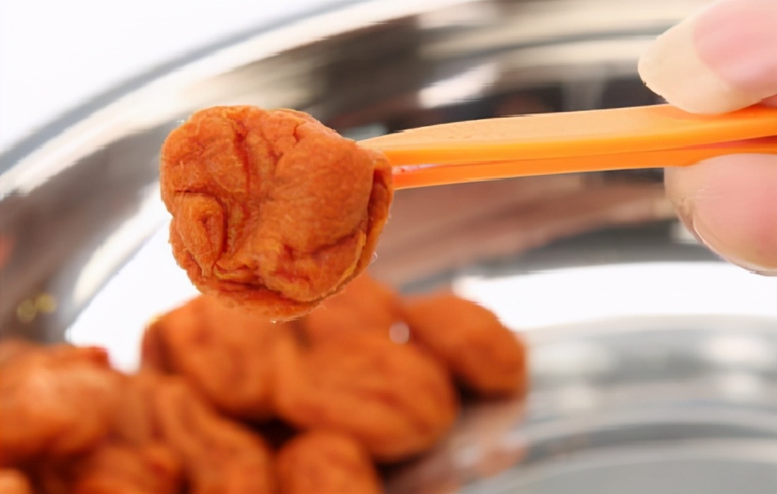 碘伏沾衣服上怎么洗下去,碘伏弄到衣服上用洗衣粉能洗掉吗