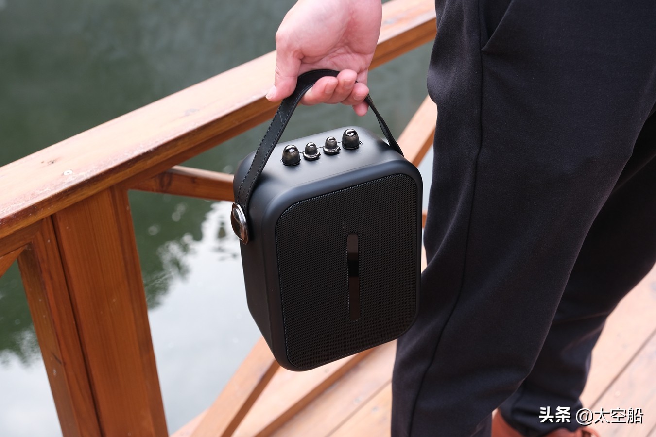 艾特铭客m18和a90哪个好,艾特铭客m18蓝牙k歌音响