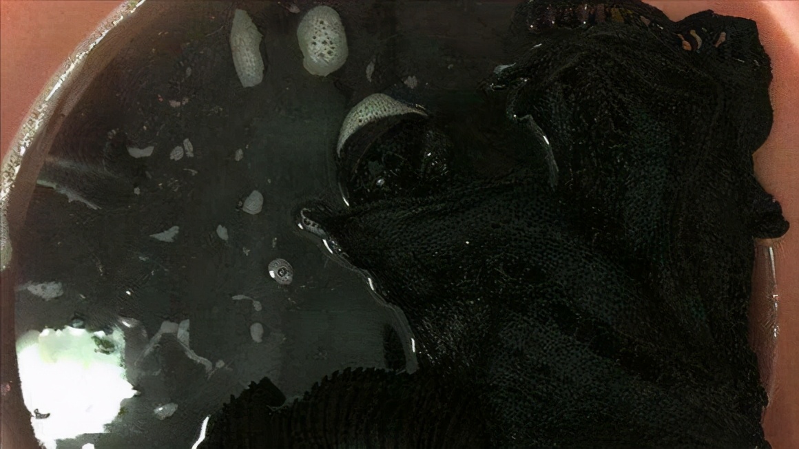 如何让旧衣服颜色变光泽,黑色衣服久了发亮怎么清洗