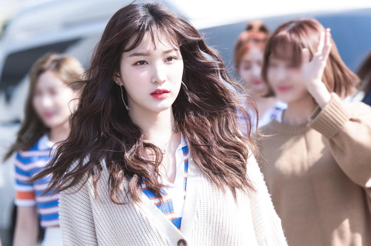 长相酷似秀智，20岁*团退**当妈的女偶像，穿搭堪称时尚教程！