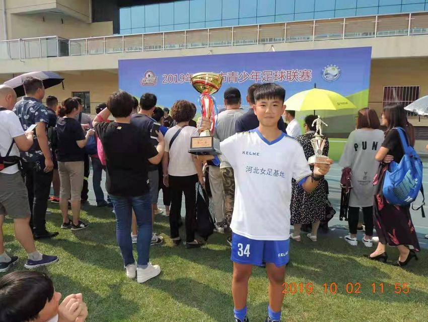 一脚射门！宝清二中女孩赛场上划出完美“弧线”！