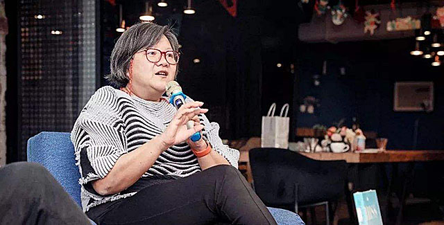 记者：作为名门闺秀，想过活成母亲那样吗？洪晃：这称呼是骂我吧