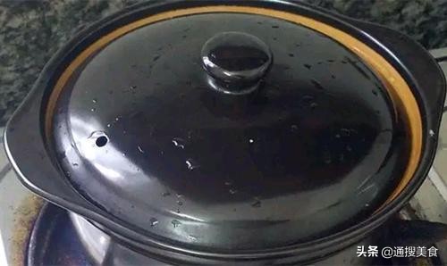 广西酒席整只炖鸡做法,白酒炖鸡的做法的视频