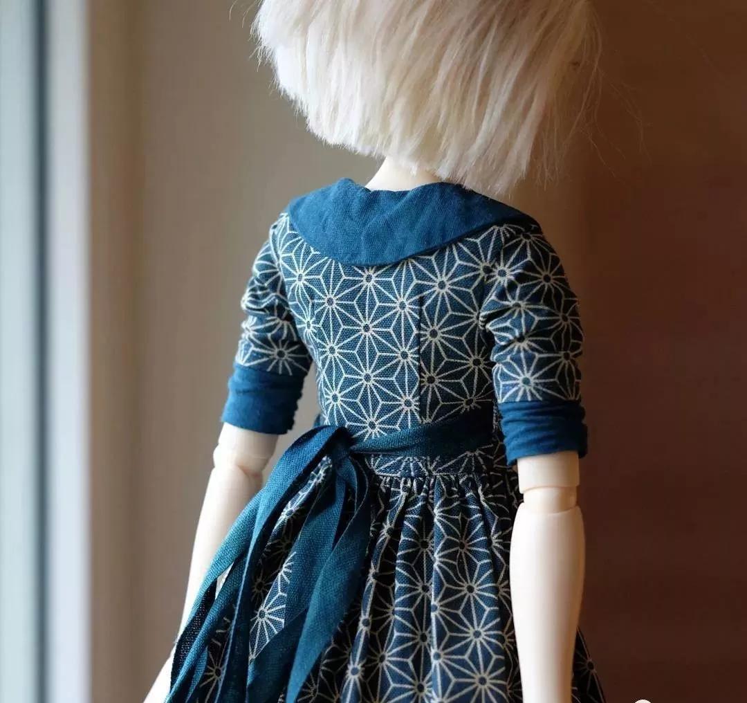 恨不能把她的芭比娃衣穿上自己身上......