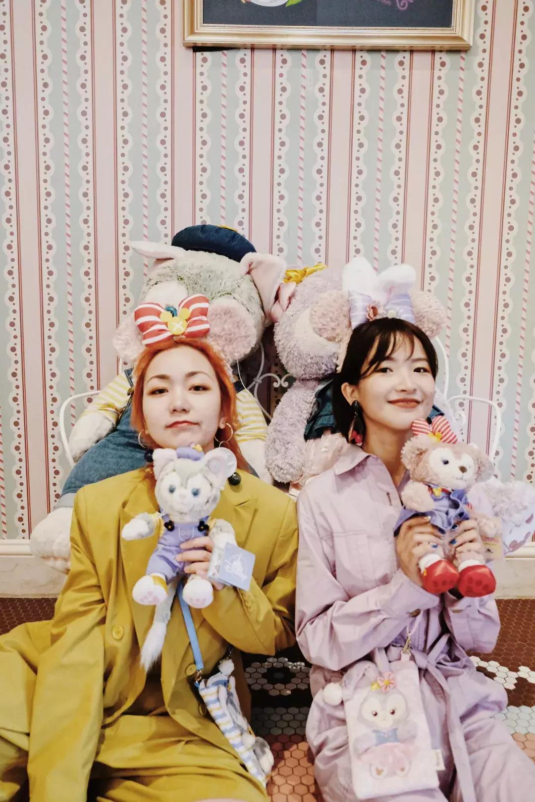 我们在上海迪士尼里玩耍了一天,发现穿的美才能玩的好!