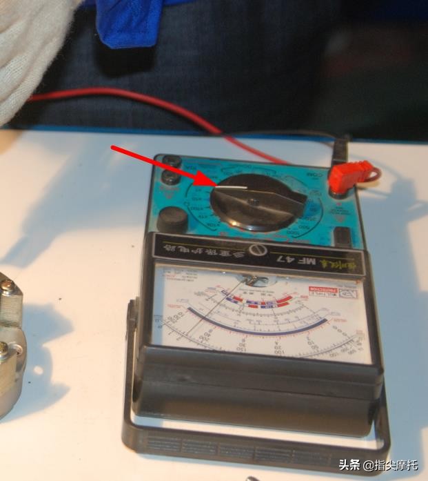 怎么用万用表测摩托车电瓶多少伏,摩托车电启动开关没反应如何解决