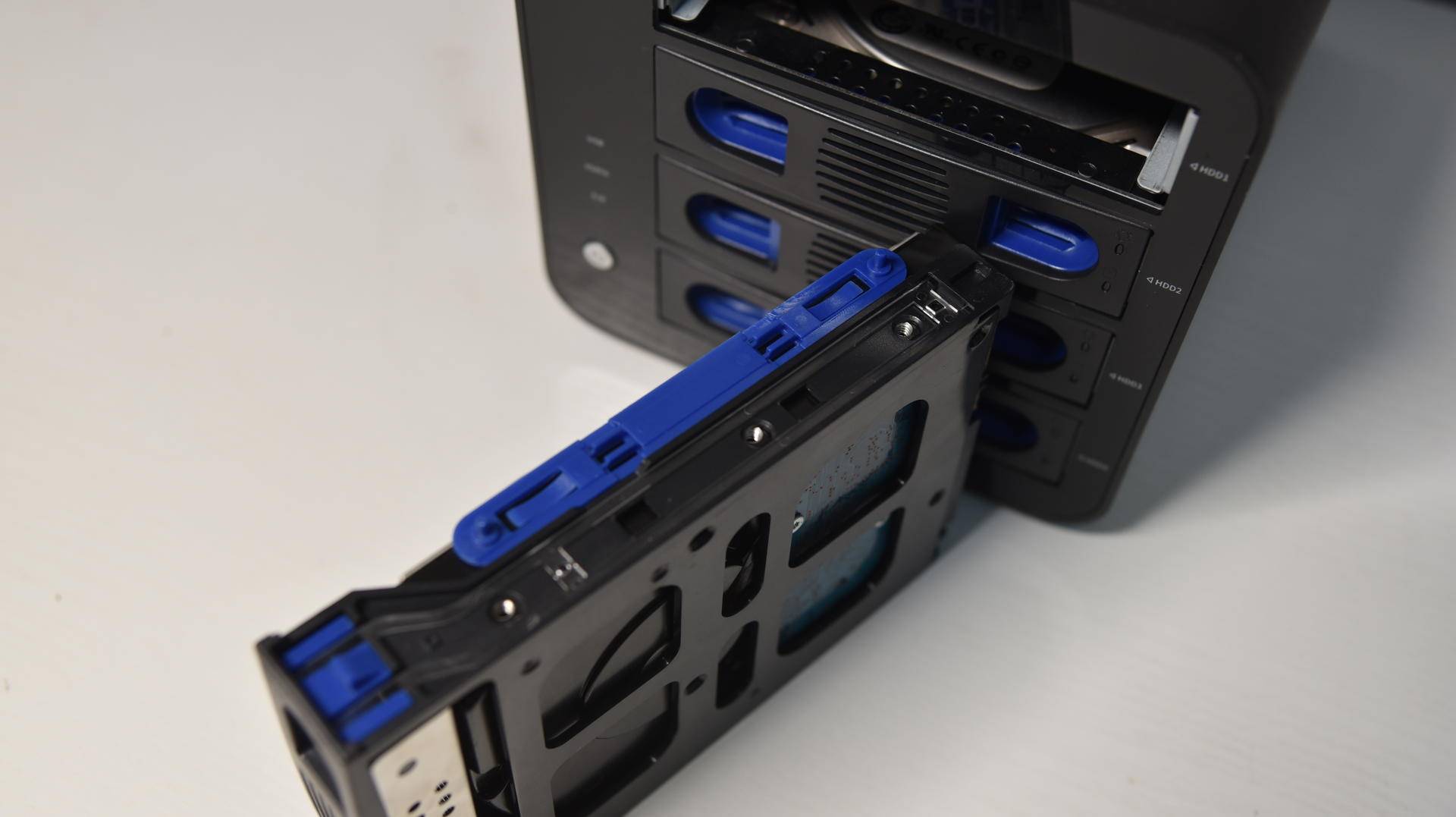 机箱位不够，硬盘柜来凑—优越者四盘位磁盘阵列柜S301A简评