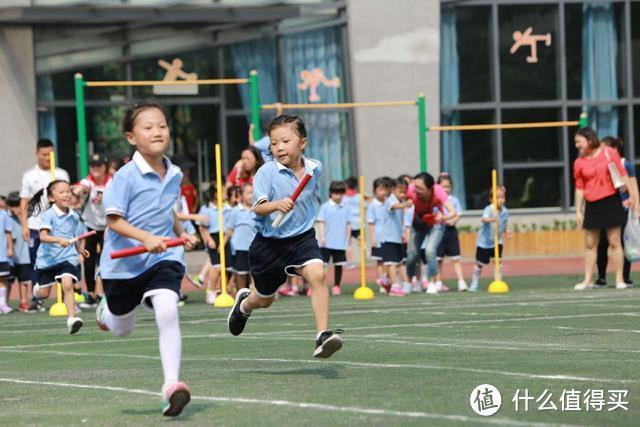 儿童手表的一天：对比、选购、体验，长情陪伴，沉默守护