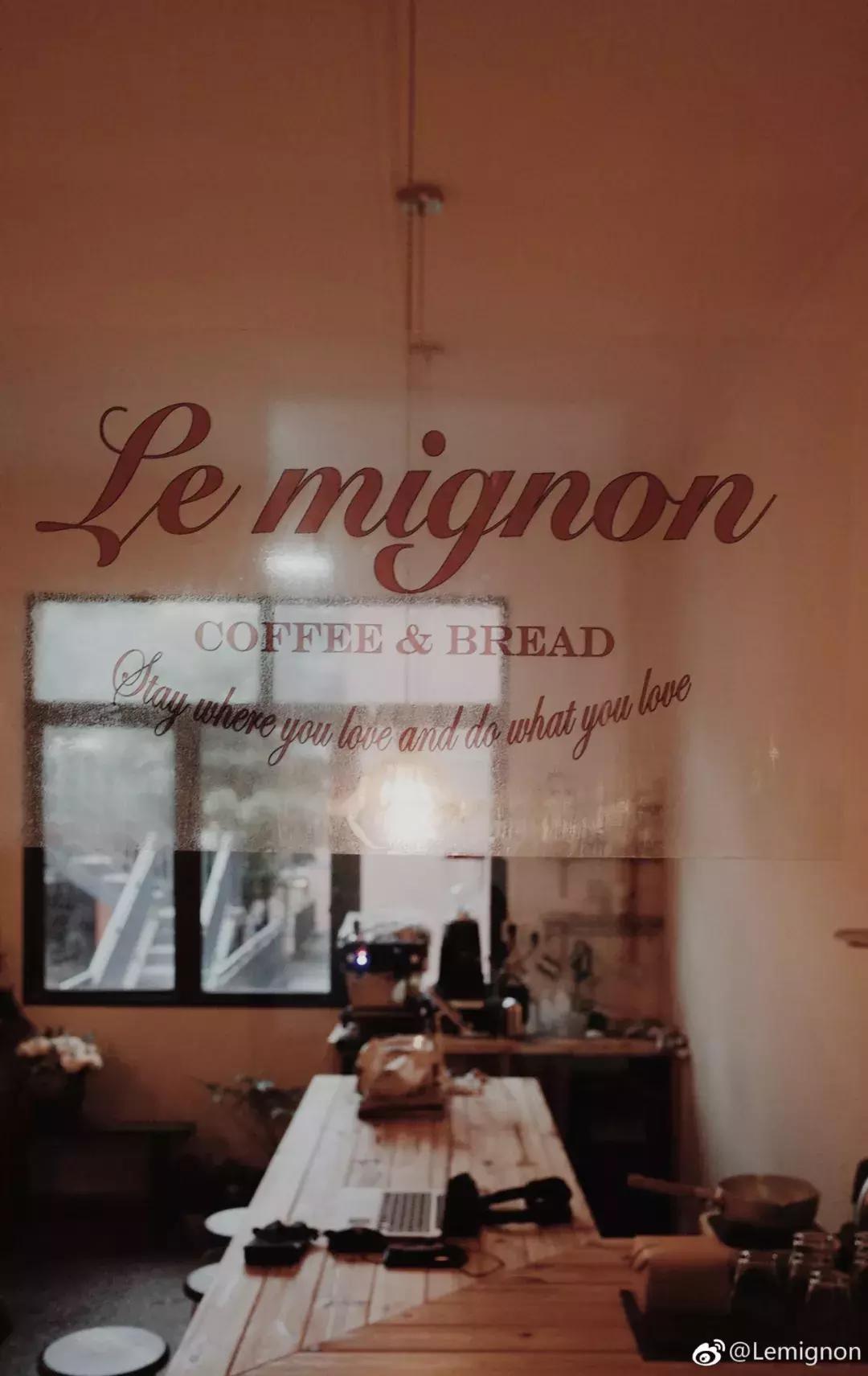 我们找到了重庆最用心的咖啡师，就在这间10㎡的小店里