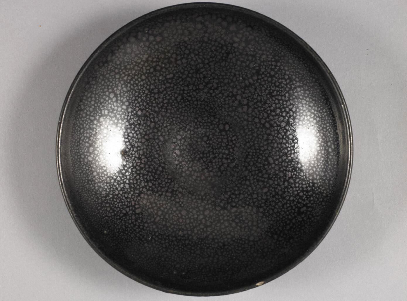 宋金时期半釉黑陶瓷,釉如凝脂的青花瓷器图片