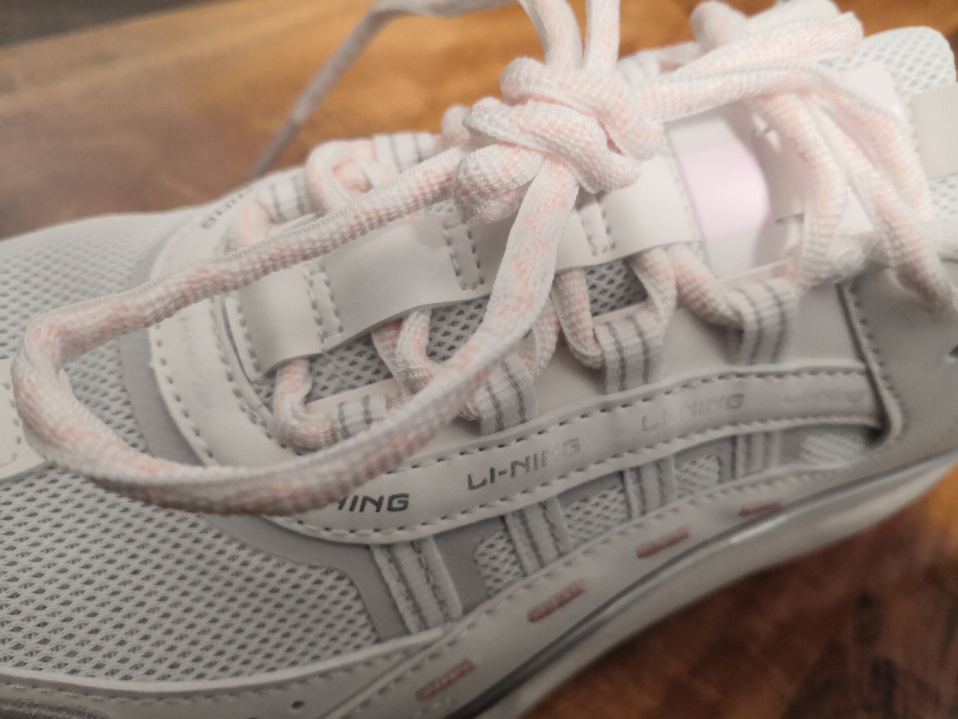 李宁极光风行鞋,李宁极光风行v2