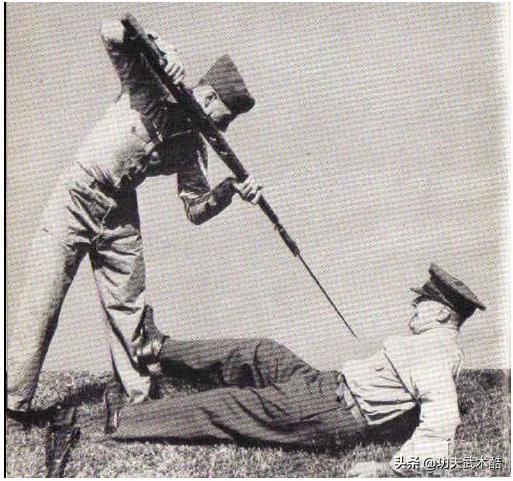 美*刺军**刀拼杀术，很珍贵的图片教学资料，格斗迷、军迷的最爱