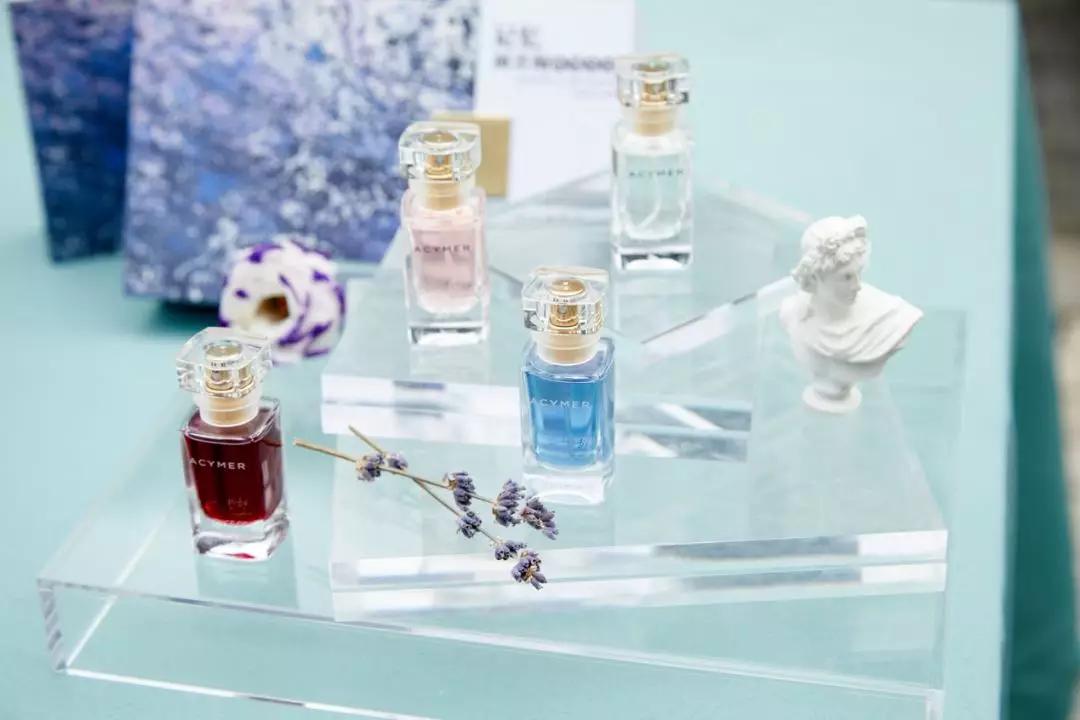 “香氤的美梦”——妍诗美携手推出“记忆调香师”联名款香水