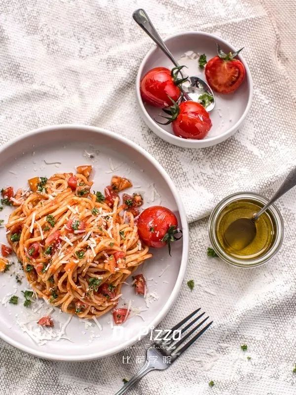 西餐煎牛排沙拉,经典牛排番茄意面