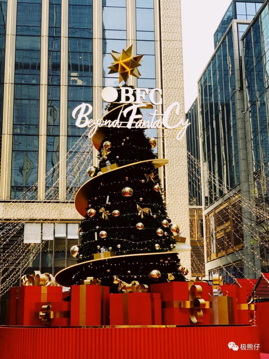 今天背什么｜魔都的“欧洲小镇”上，女神们都背什么包*过包**节呢？