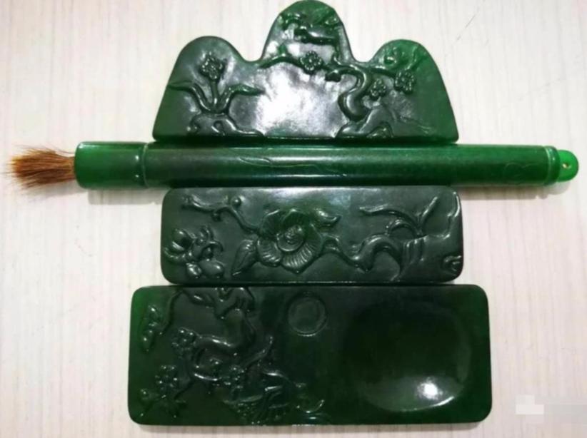 说老翡翠都是“BC货”？为啥有个皇帝竟然花光了金库都要买