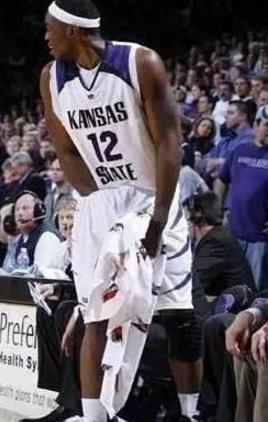 职业赛场拉肚子怎么办,罗斯受伤被扶回更衣室