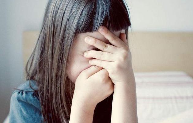 14岁女孩房间发出“嗯嗯”声,妈妈分三步引导,丈夫竖起大拇指